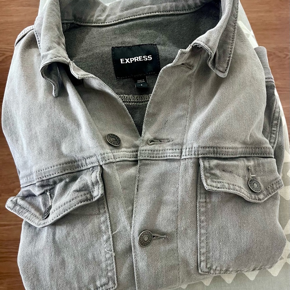 Super stylish Jean jacket, size small